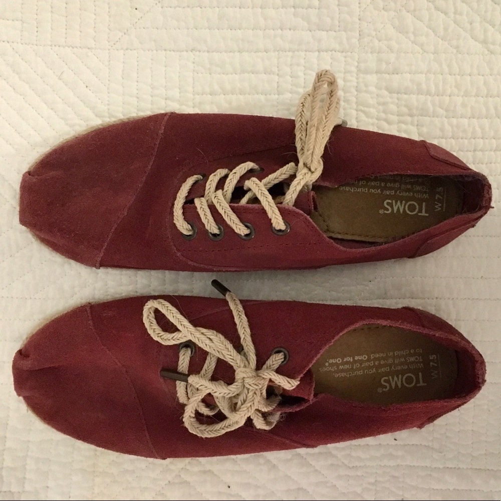 Toms 7W burgundy flats